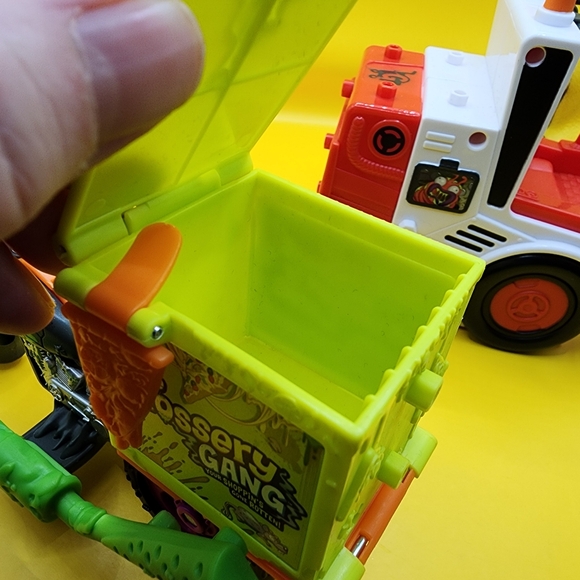 Grossery Gang Clean Team Street Sweeper & Motorbike S3 - Picture 4 of 5